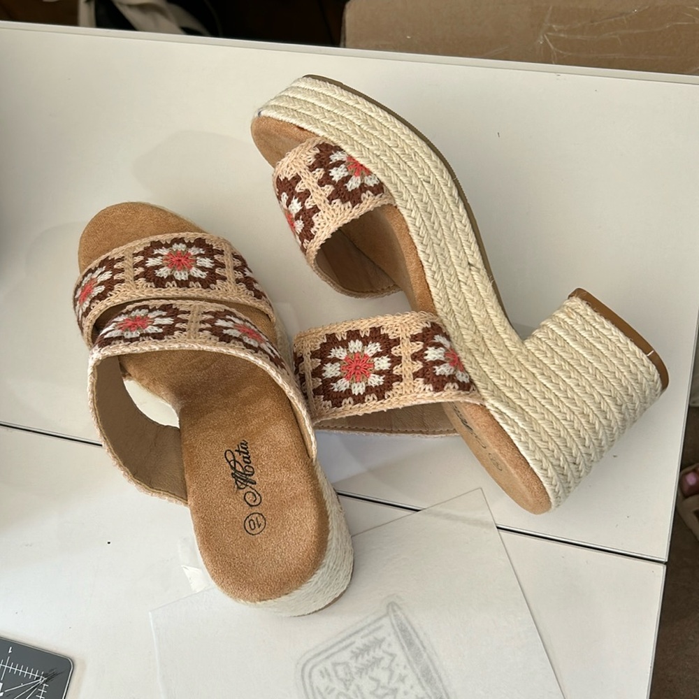 Brand new Mata wedge sandal women’s size 10